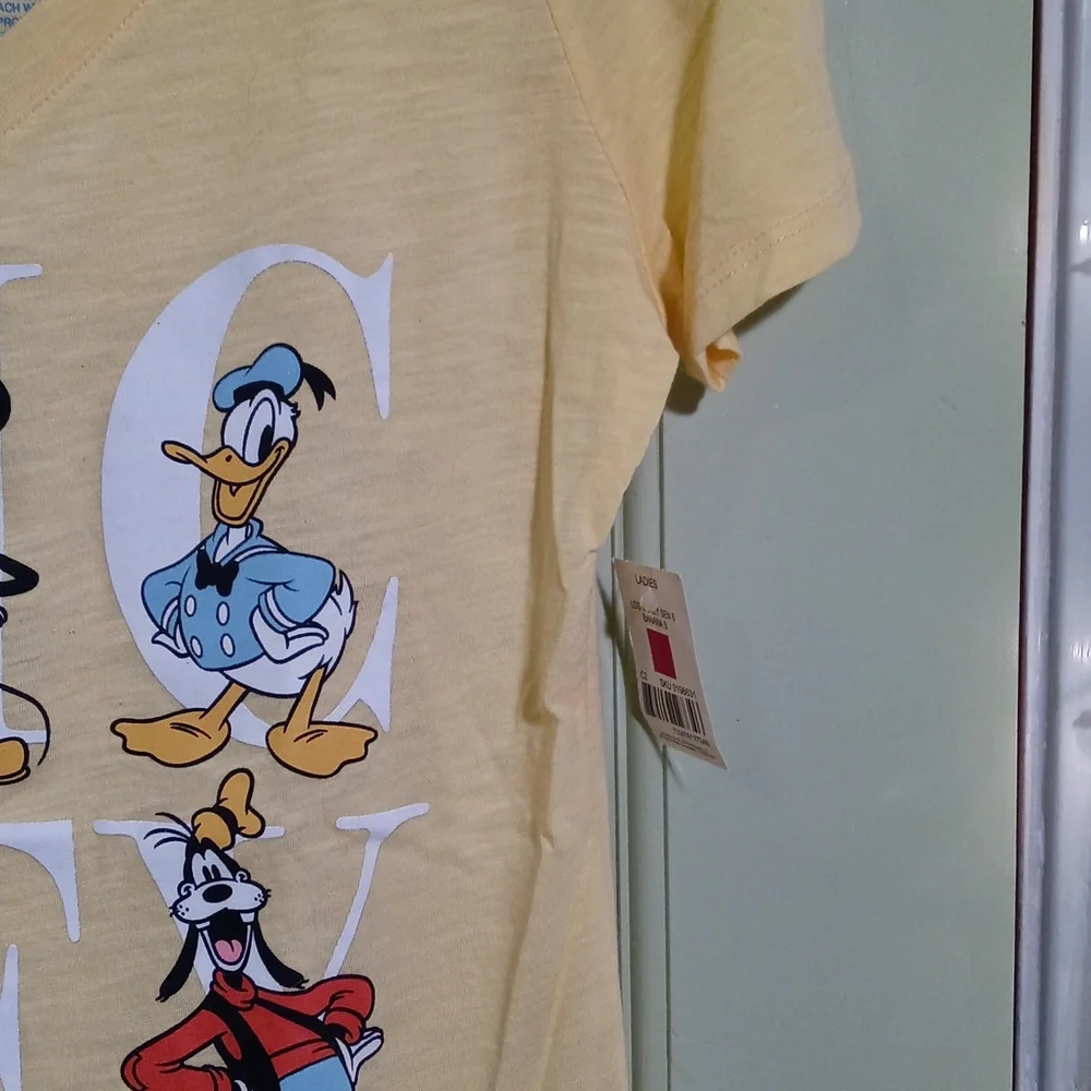 Women's Disney Mickey and Friends soft yellow v neck Sm T-shirt ๐ - Picture 4 of 6